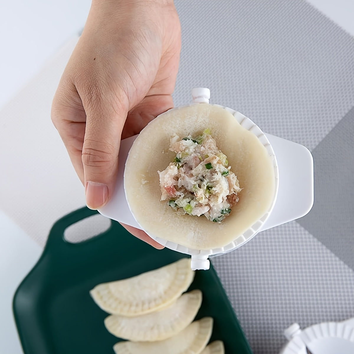 1pc Dumpling Maker, Empanadas Press Mold Maker, Dumpling Mold for Pierogi, Pastelitos, Calzone, Turnovers, Chinese Dumpling, Kitchen Gadgets, Baking Supplies, Kitchen Items