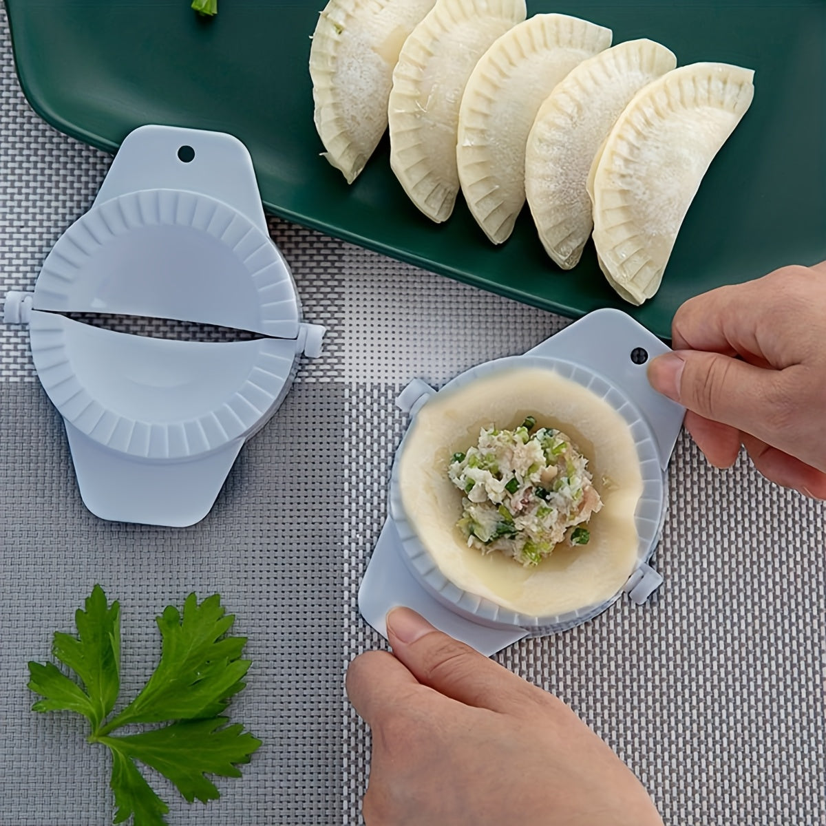 1pc Dumpling Maker, Empanadas Press Mold Maker, Dumpling Mold for Pierogi, Pastelitos, Calzone, Turnovers, Chinese Dumpling, Kitchen Gadgets, Baking Supplies, Kitchen Items
